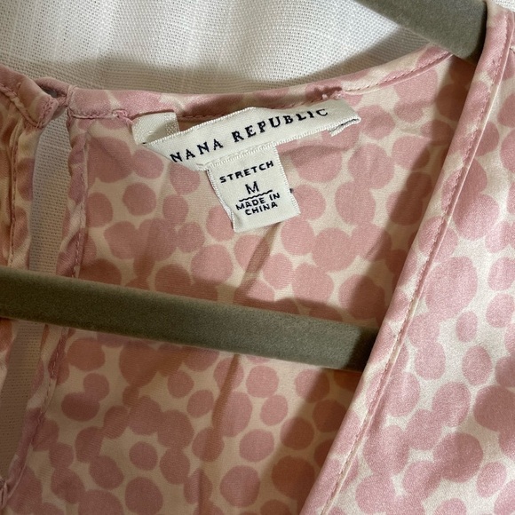 Banana republic silk sleeveless top size medium - Picture 4 of 8